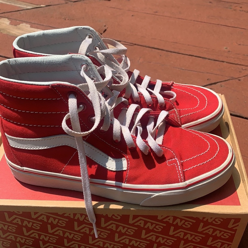 I’m selling these red high vans in a size 8 in men